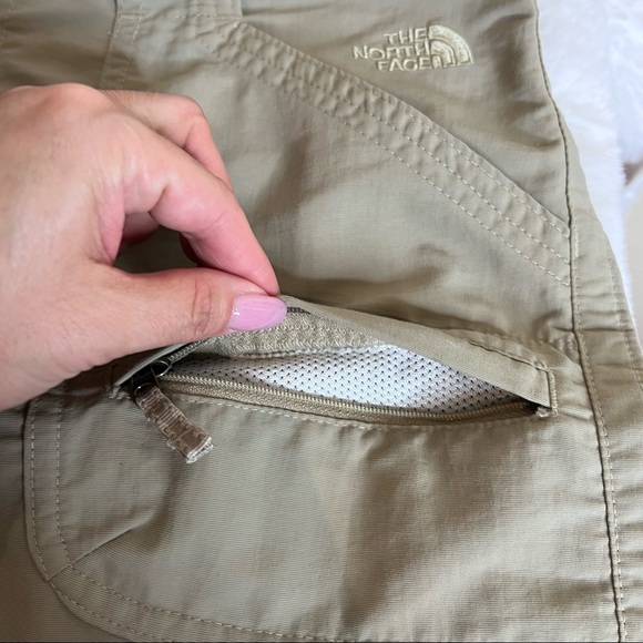 The North Face Active Hiking Shorts.  W-9 - Picture 7 of 7